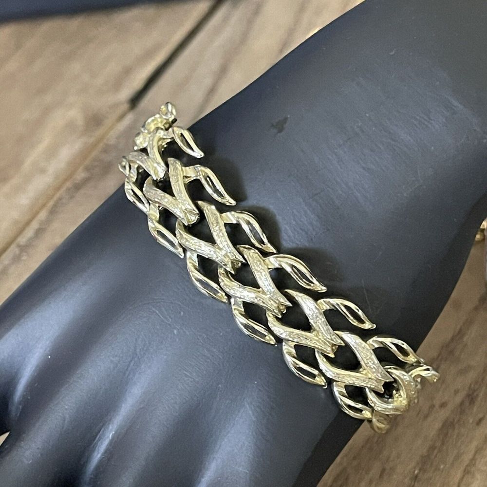 Vintage Textured Gold Tone Woven Leaf Motif Bracelet Fold Over Clasp 7.5”L